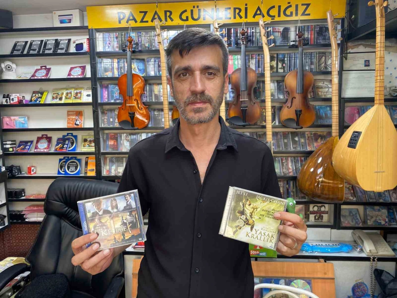 Eskişehir’de CD ve Kaset Kültürü Tarihe Karıştı: Esnaf Müzik Aletlerine Yöneldi
