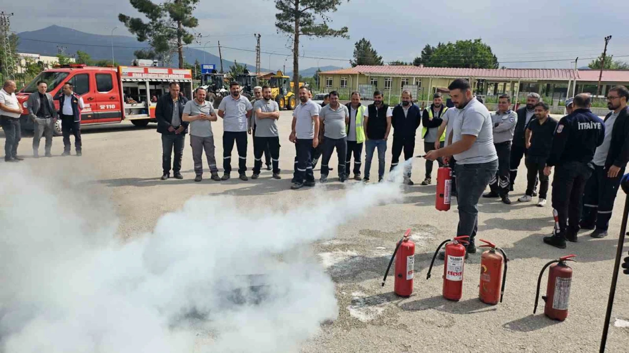Afyonkarahisar’da Özel İdare Personeline Yangın Eğitimi Verildi