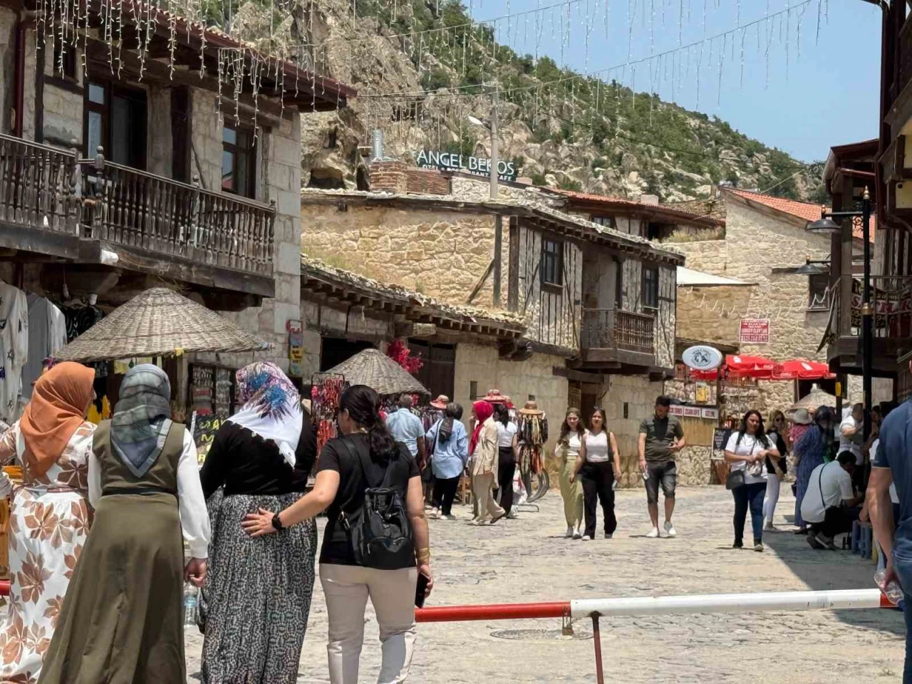 Frig Vadisi bayramda ziyaretçi akınına uğradı, tarihi güzellikler ilgi gördü