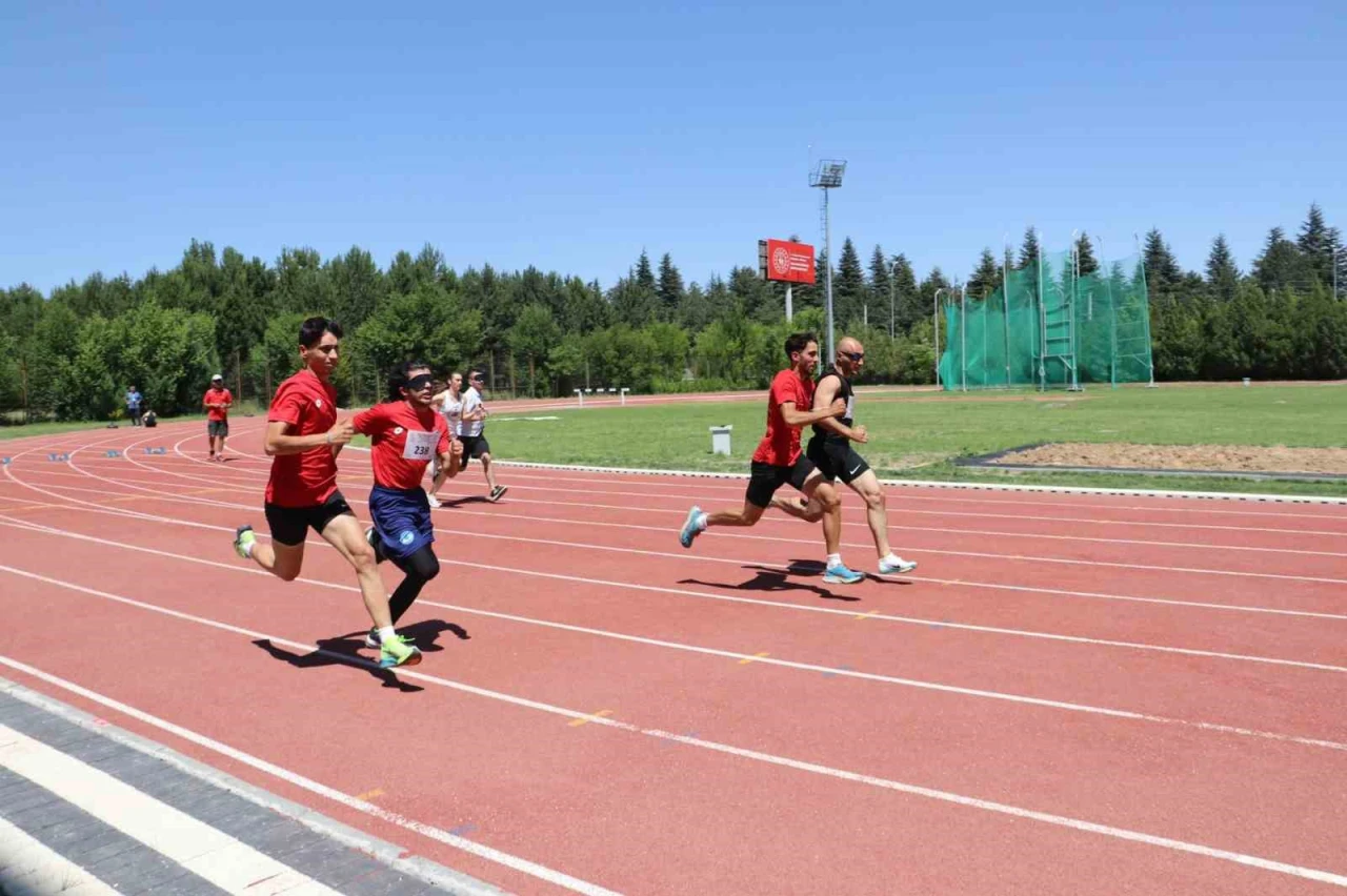 Sazova Pisti’nde gözler değil yürekler yarıştı