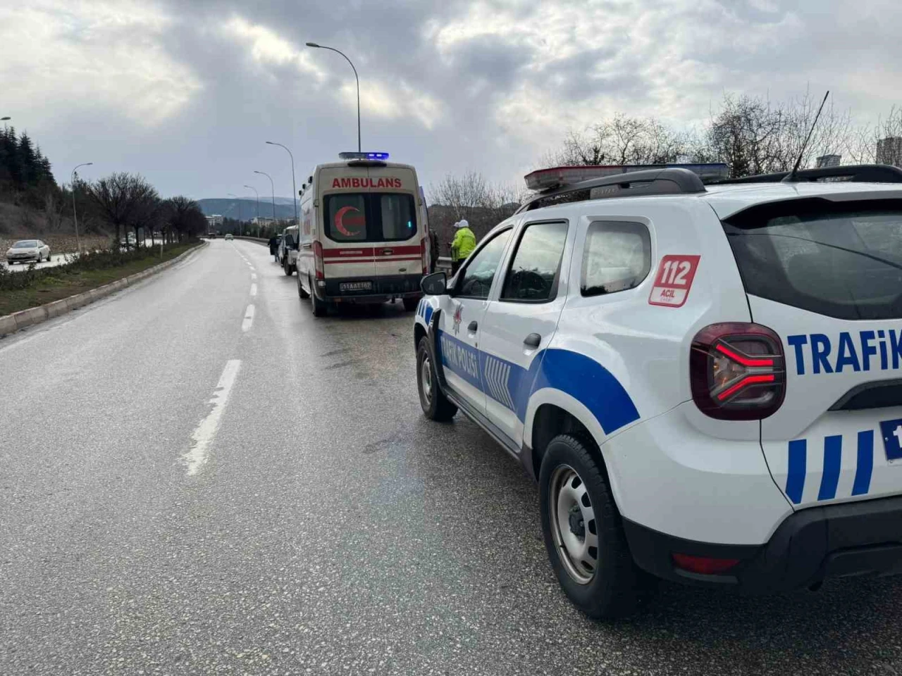 Virajda Direksiyon Hakimiyetini Kaybetti: 2 Kişi Yaralandı
