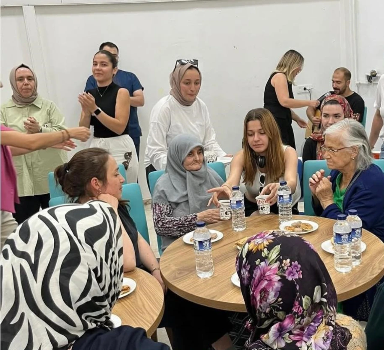 KSBÜ Öğrencilerinden Huzurevi Sakinlerine Egzersiz ve Moral Desteği