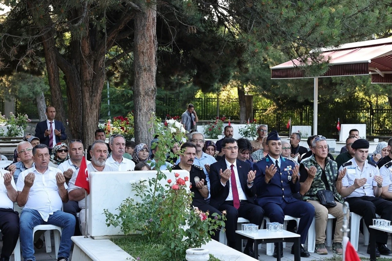 Hava Şehitliği’nde Duygulandıran Mevlüt Programı