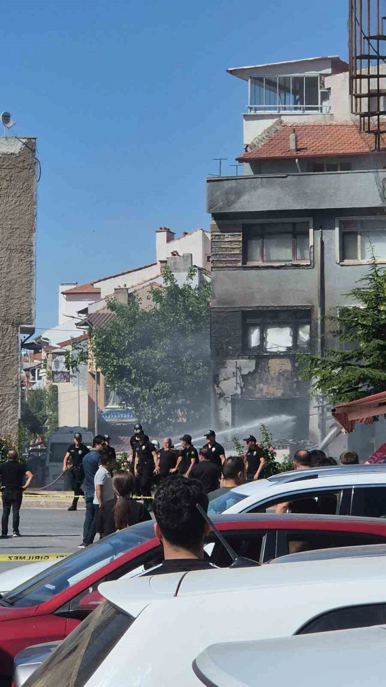 Tüp patladı, bina harabeye döndü: 7 kişi yaralı