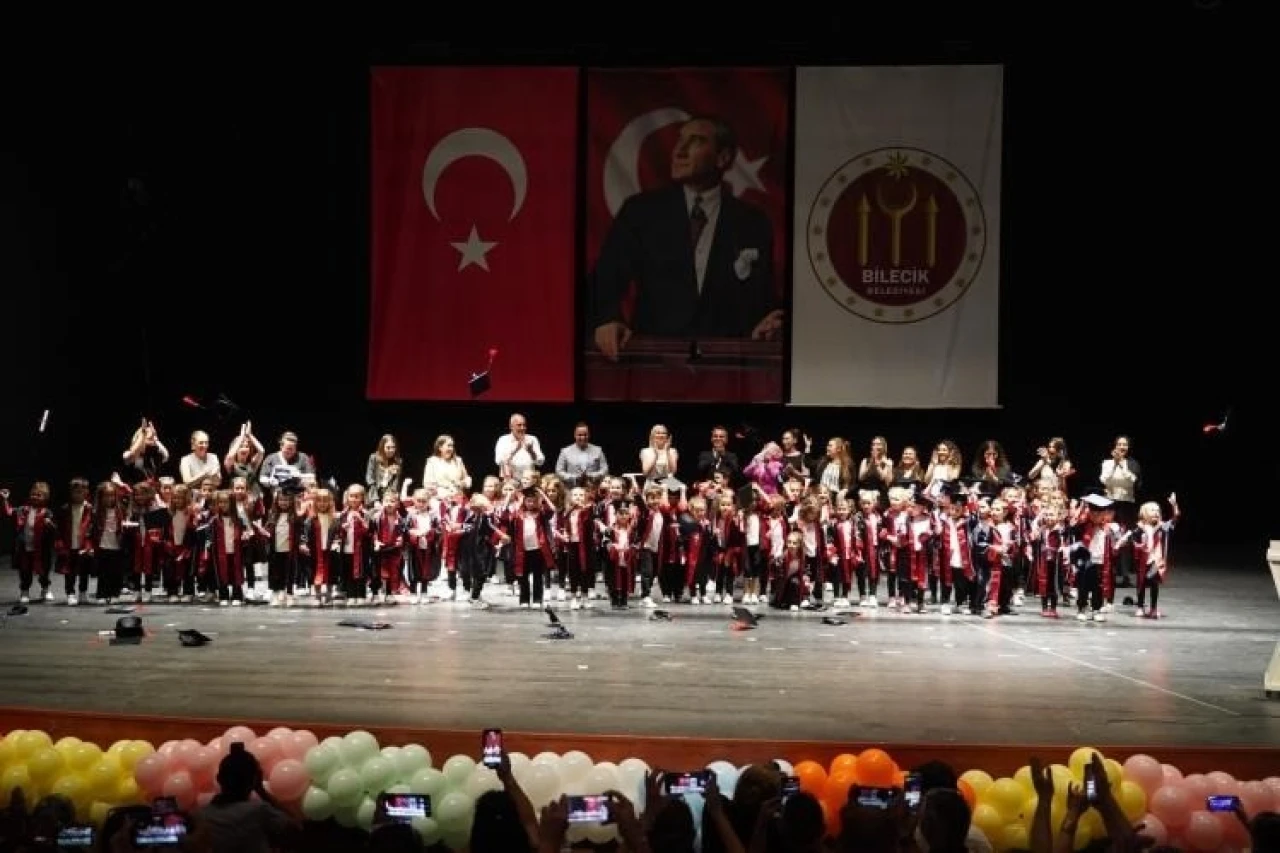 Bilecik’te Miniklerin Mezuniyet Sevinci Gönülleri Isıttı
