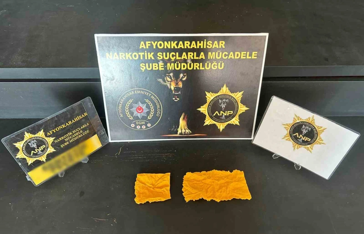 Peçeteye Emdirilmiş Uyuşturucu Yakalandı, 3 Kişi Tutuklandı