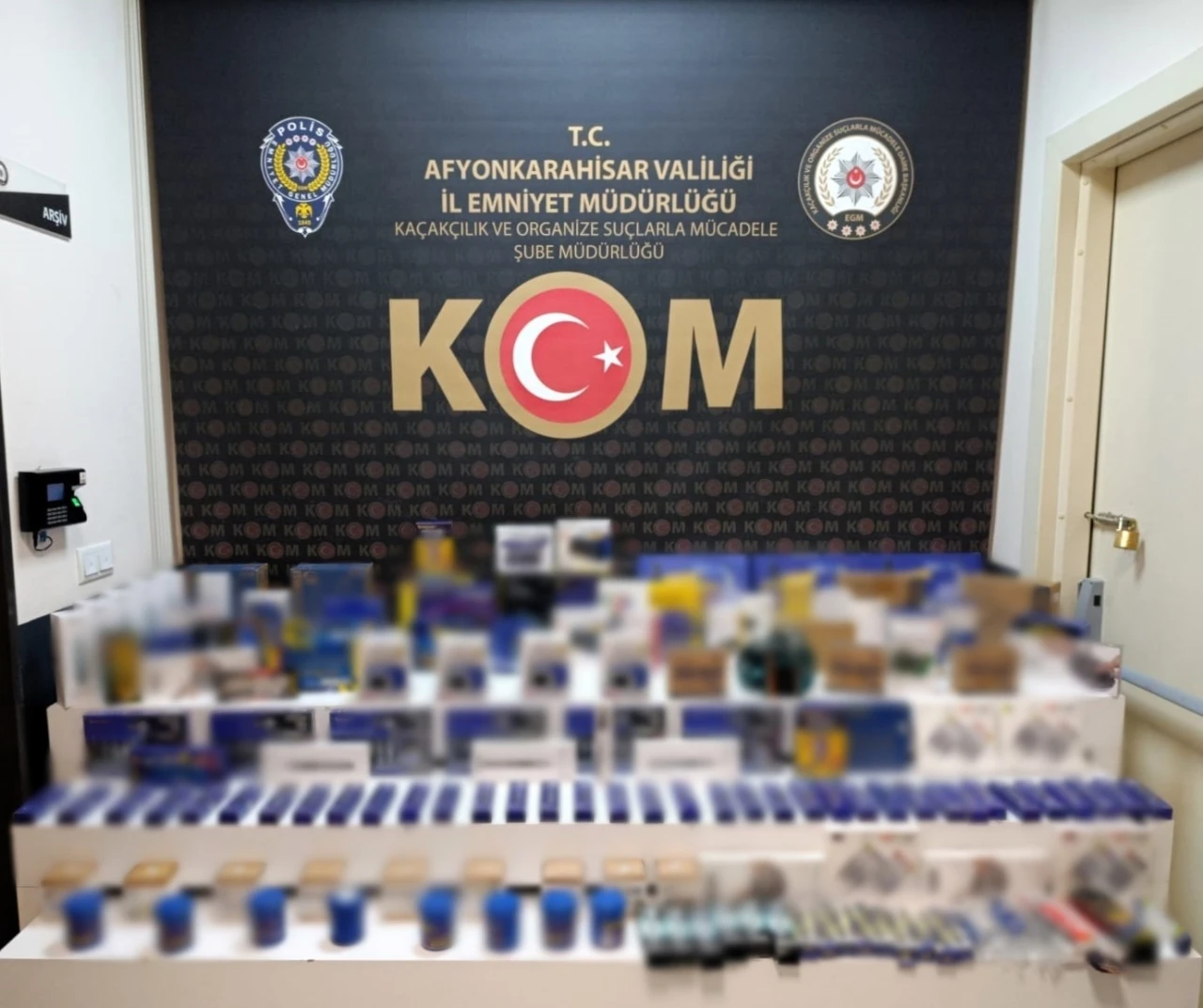 Afyonkarahisar’da Kaçak Elektronik Tamir Aparatları Ele Geçirildi