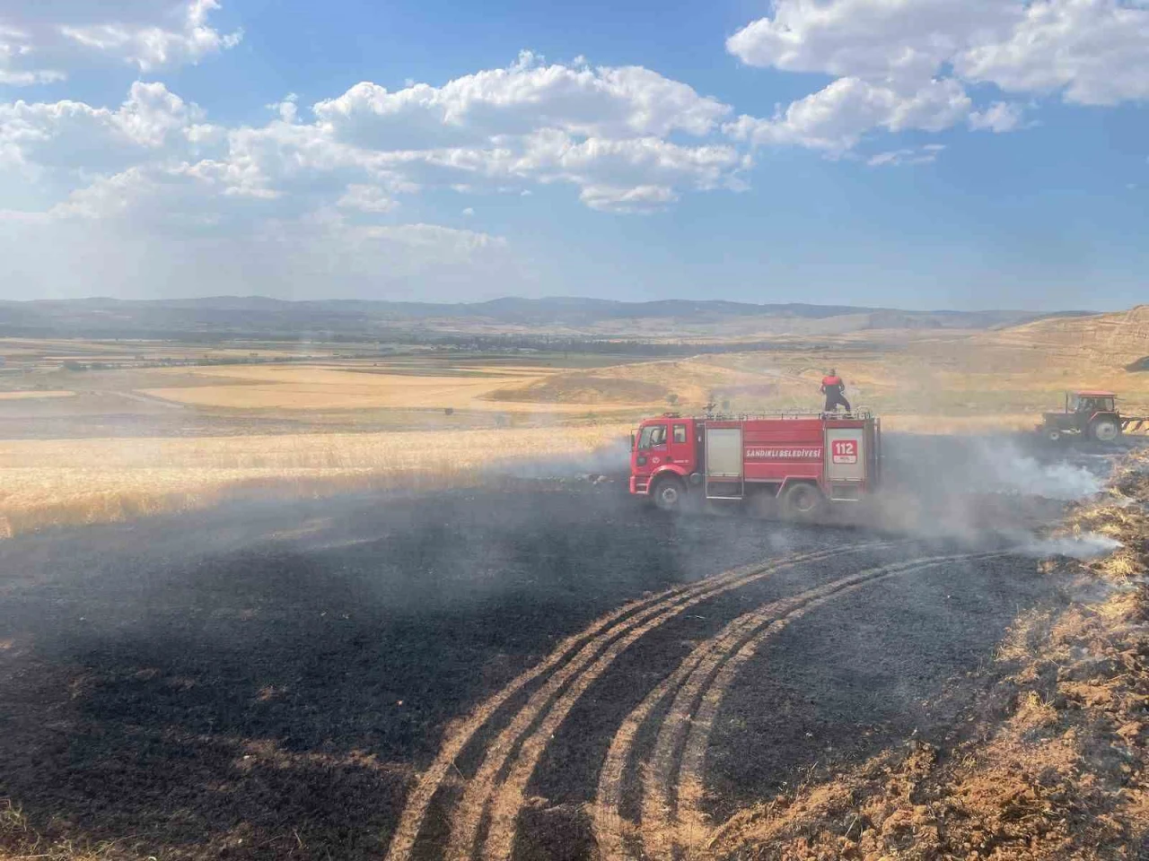 Sandıklı’da Hasat Öncesi Korkutan Yangın