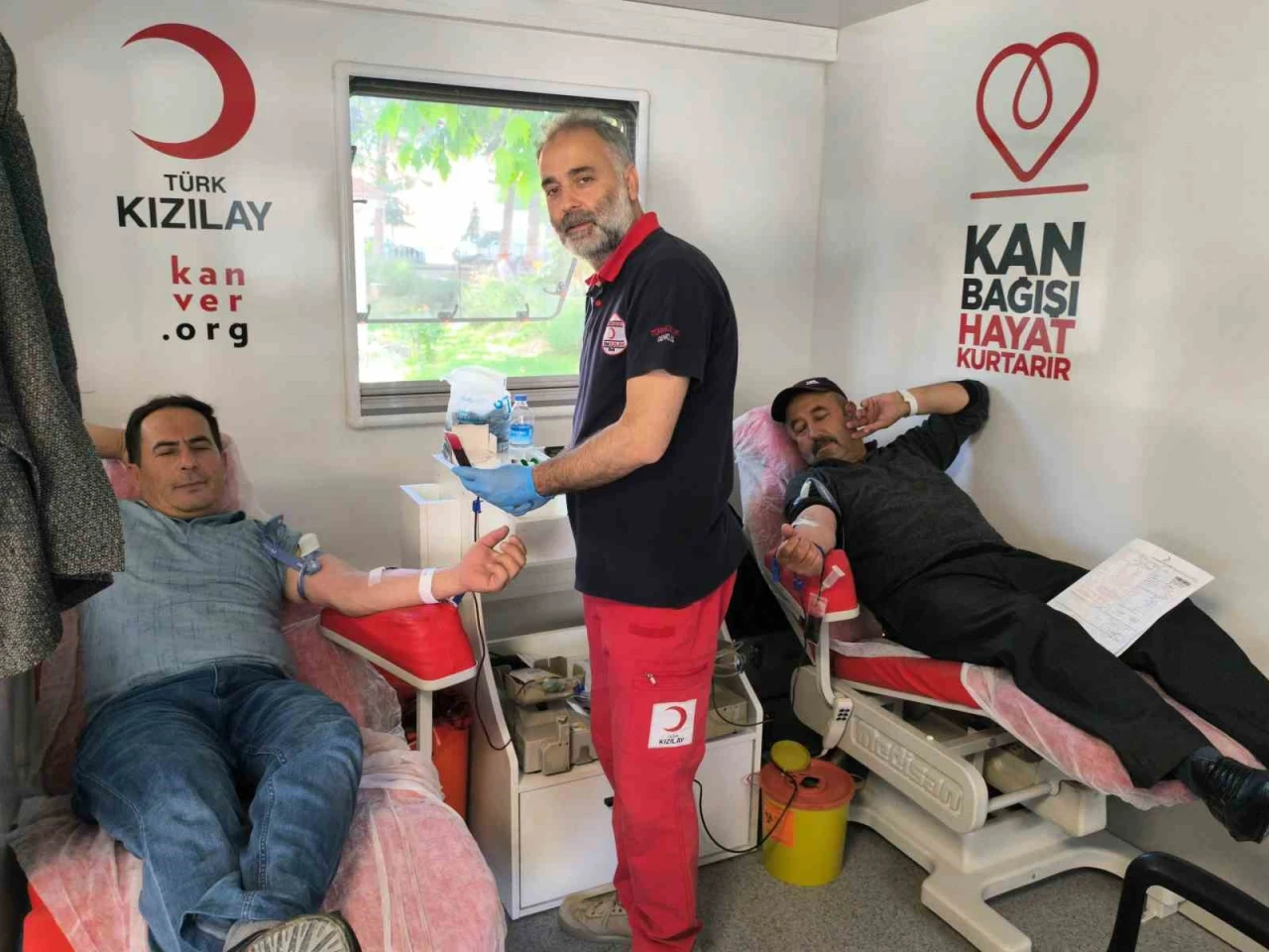 Şuhut’ta Kızılay’ın kan bağışı kampanyasına yoğun ilgi