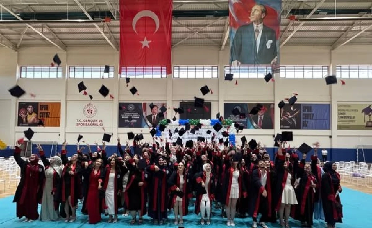 KSBÜ Tavşanlı Sağlık Hizmetleri MYO’da Mezuniyet Töreni Gerçekleşti