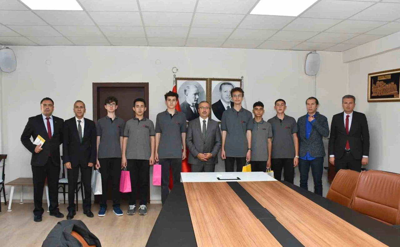 Eskişehirli Öğrenciler MEB Robot Yarışması’nda Dünya Dereceleriyle Döndü