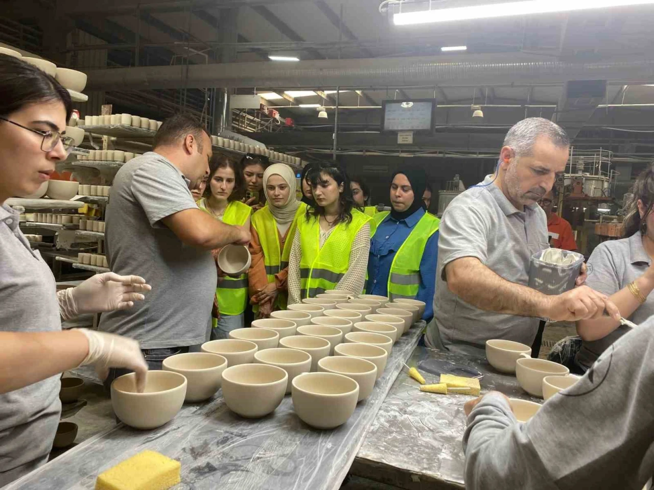 BŞEÜ Öğrencilerinden Porselenle Sağlıklı Beslenme Tasarımları