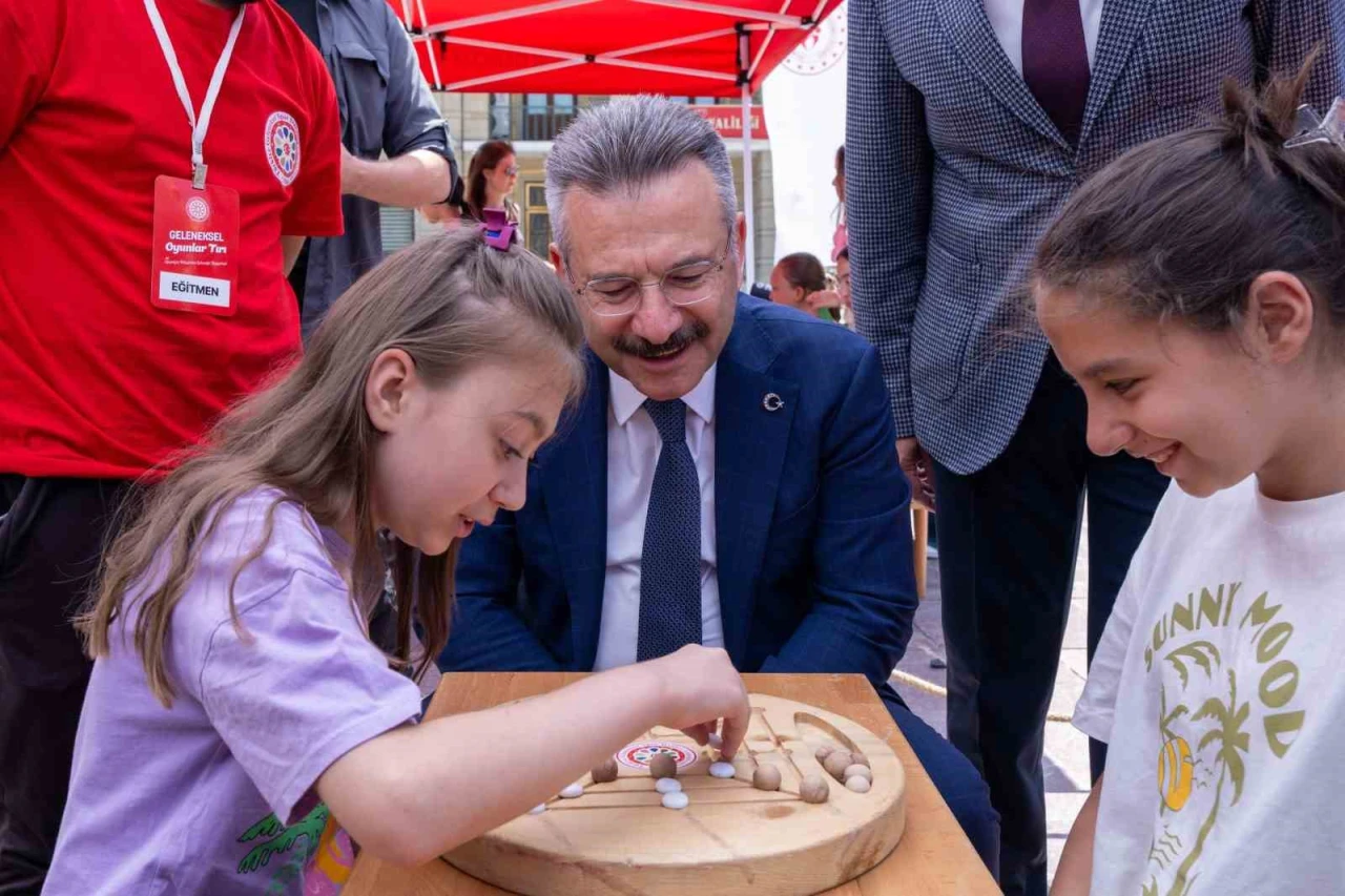 Geleneksel Oyunlar Tırı Çocuklarla Buluştu, Renkli Anlar Yaşandı