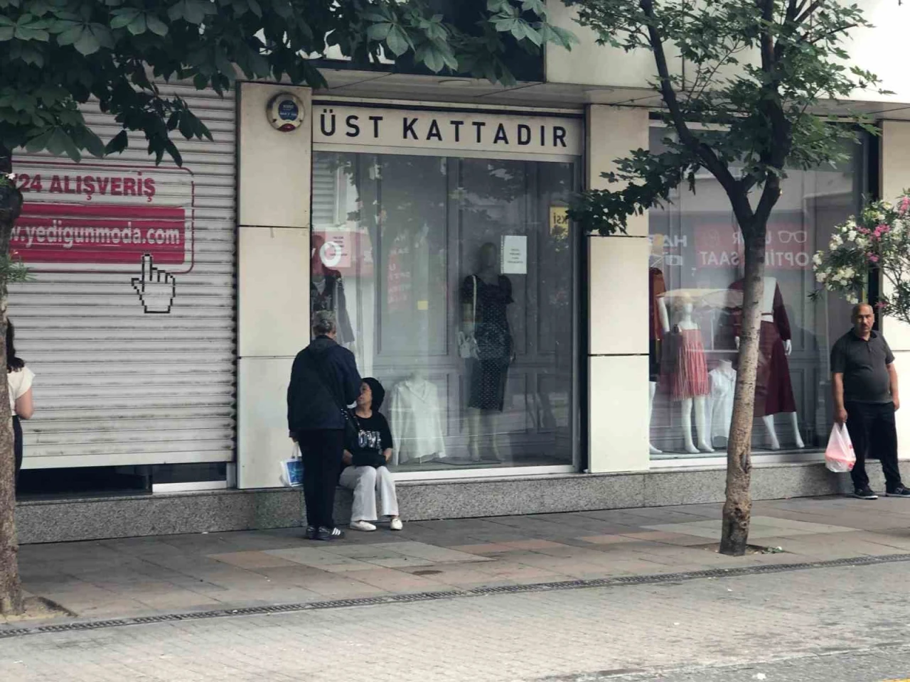 “Aniden bastıran yağmur Eskişehir’de şaşırttı: Vatandaşlar kaçacak yer aradı”