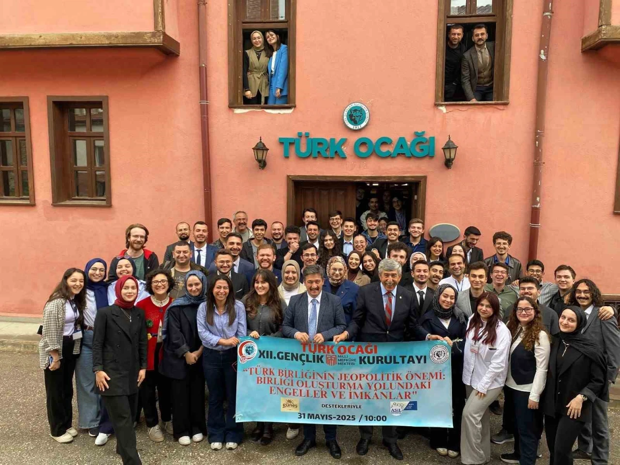 Eskişehir Türk Ocakları'ndan Gençlik Kurultayı: Birlik ve Gelecek Vizyonu Vurgulandı