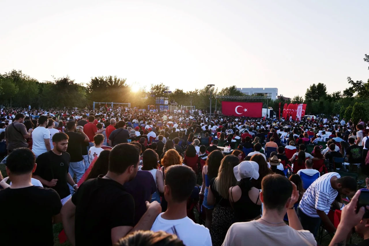 Eskişehir'de Dede Korkut Parkı'nda Filenin Sultanları heyecanı canlı yayınla yaşanacak!