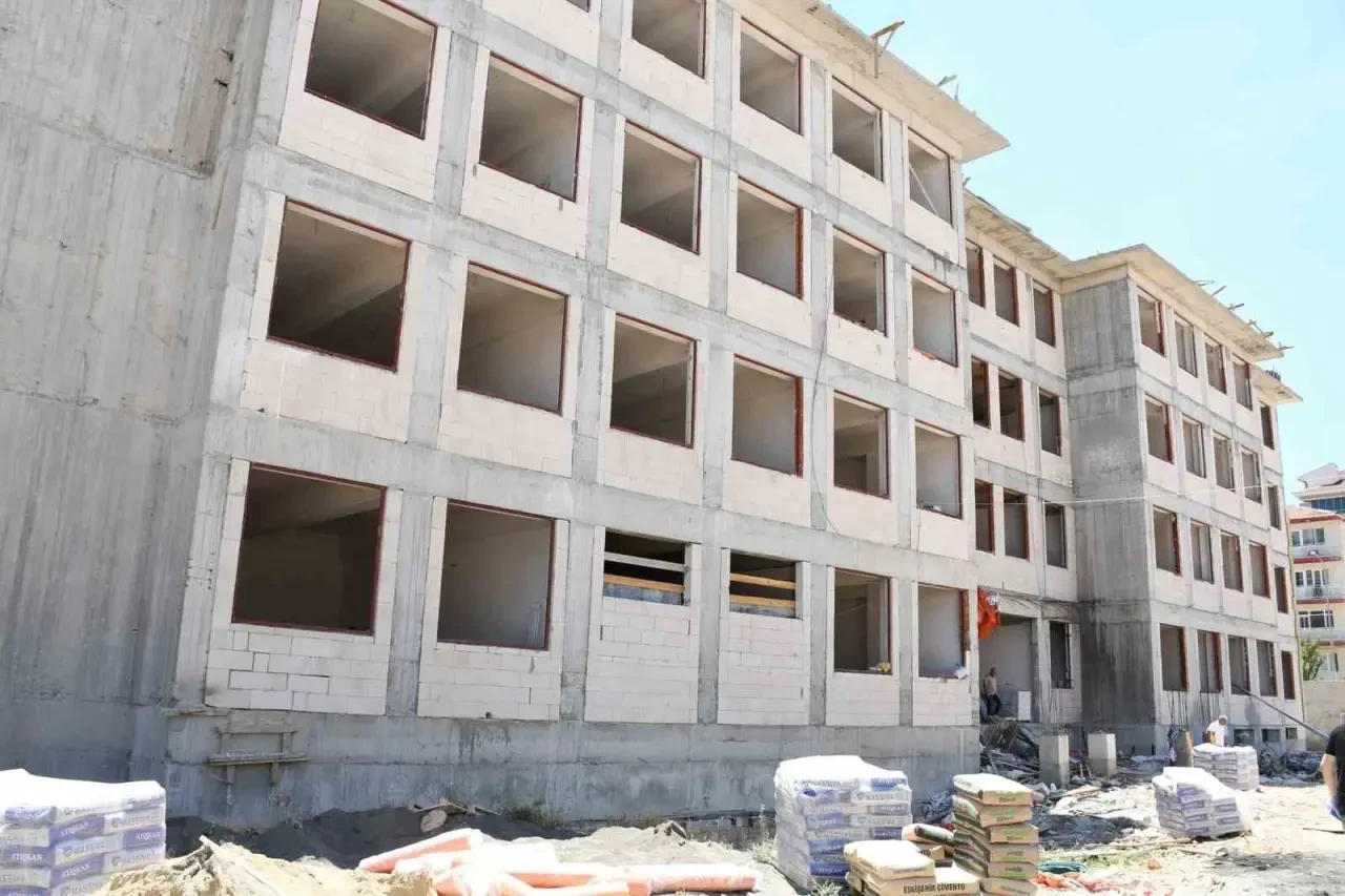 Emek Anadolu Lisesi Ön Plana Çıkıyor