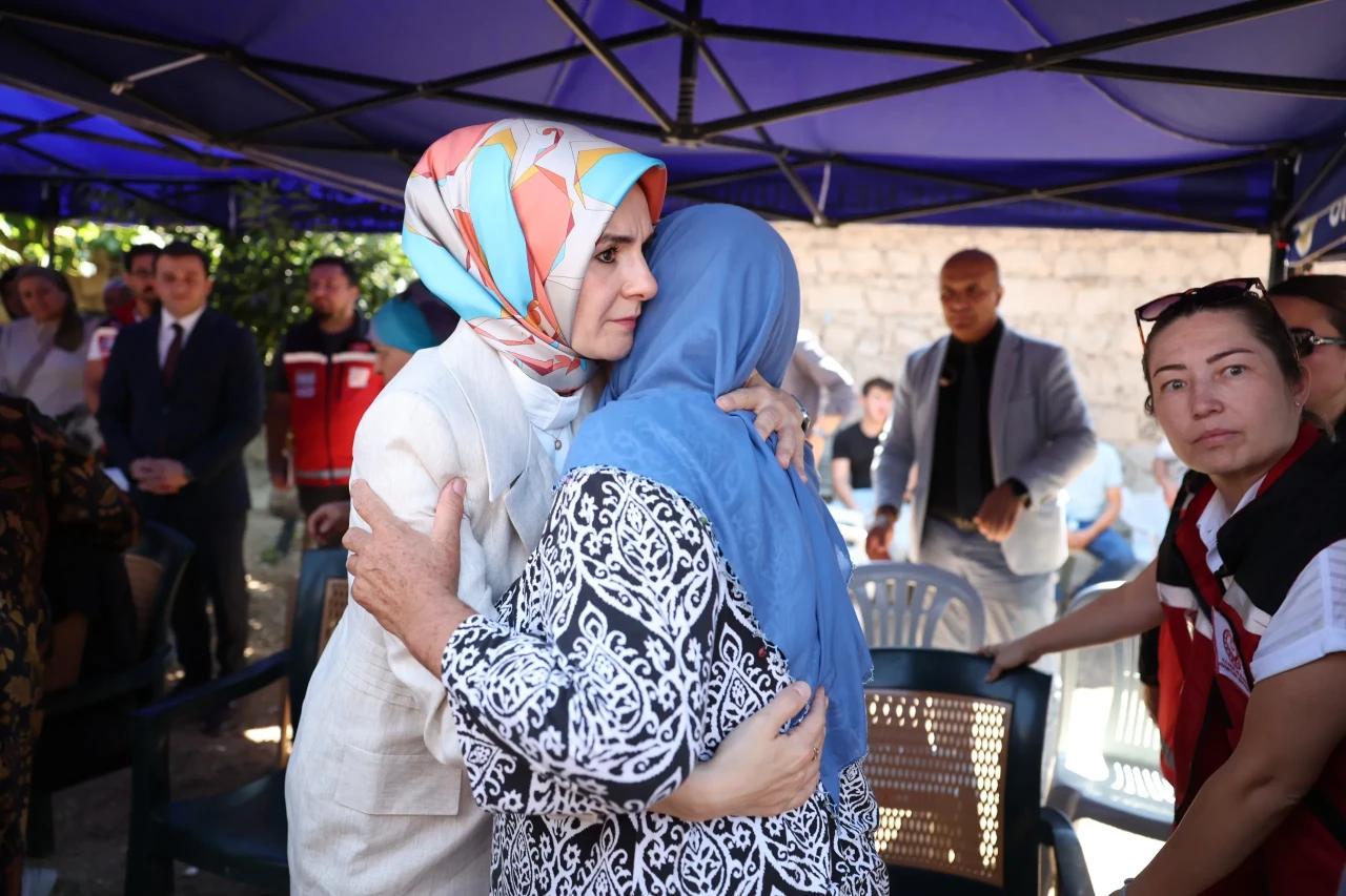 BAKAN GÖKTAŞ’TAN YANGIN YARALISINA HASTANE ZİYARETİ