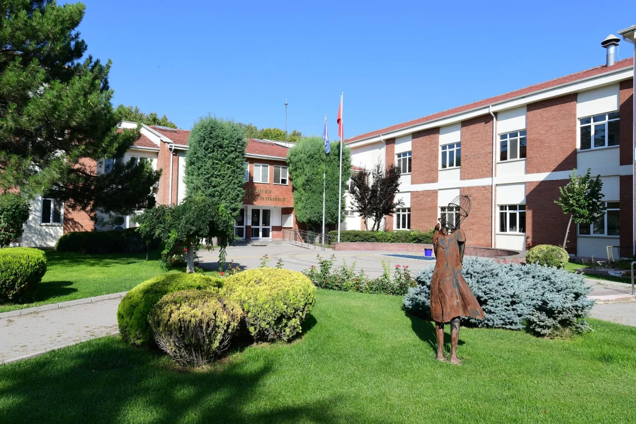 Anadolu Üniversitesi EMYO, Mezun İstihdamında Öne Çıkıyor