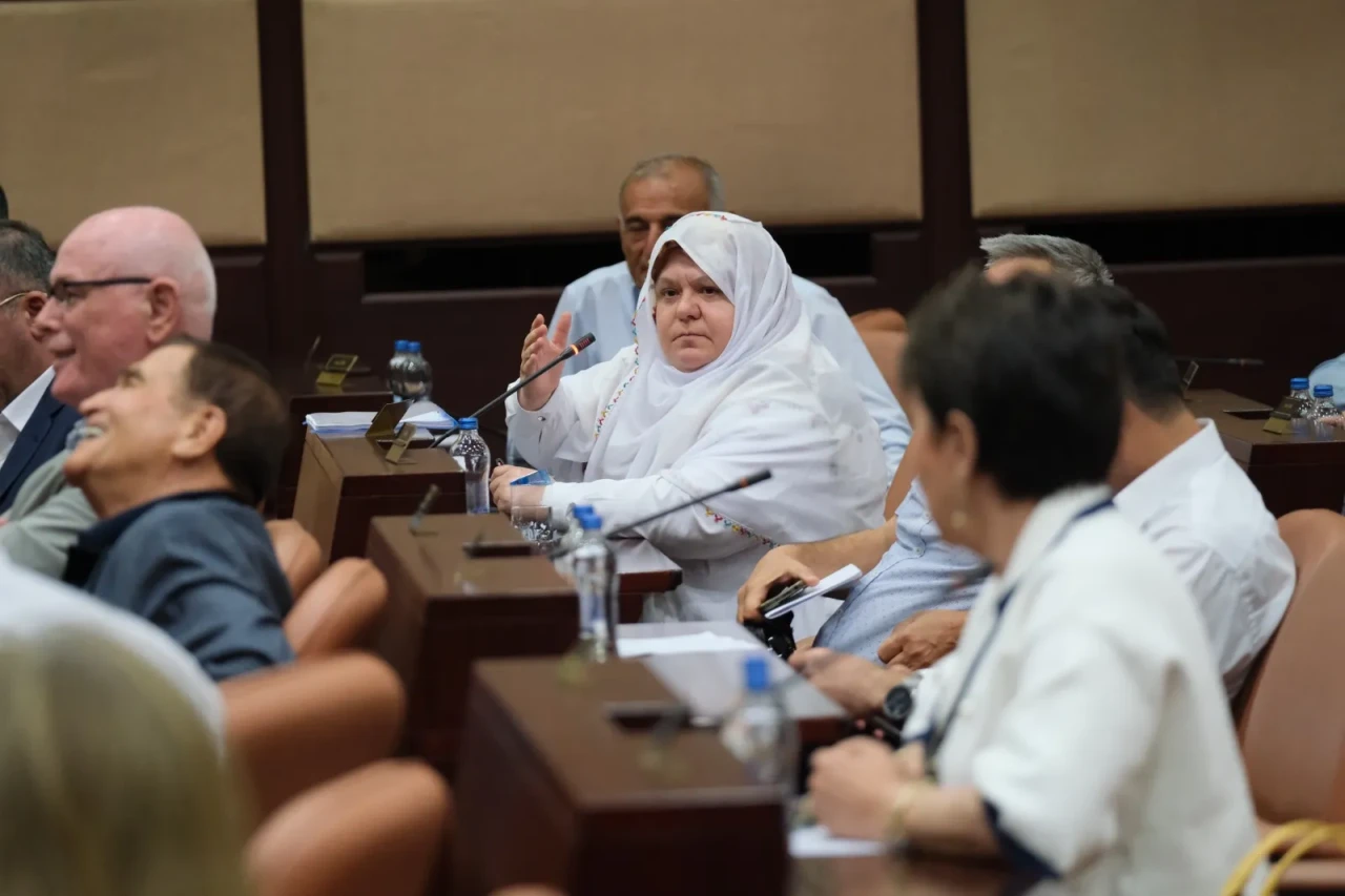 Zeynep Güneş’ten Muhalefete Sert Tepki: “Baklavadan Nefret Ettirdiniz Bize”
