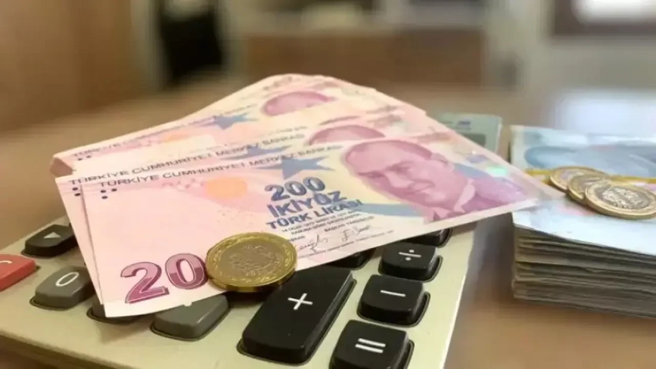 2025 Temmuz'da Emekli Promosyon Yarışında Önde Giden Banka Hangisi? Faiz Oranları ve Promosyon Tutarları Açıklandı!