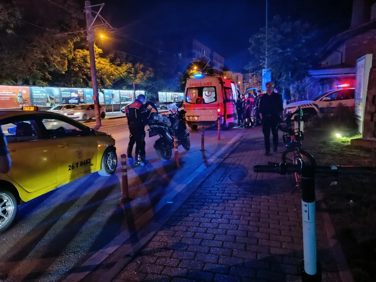 Eskişehir’de Yunus Timi kazaya karıştı: 2 polis yaralandı