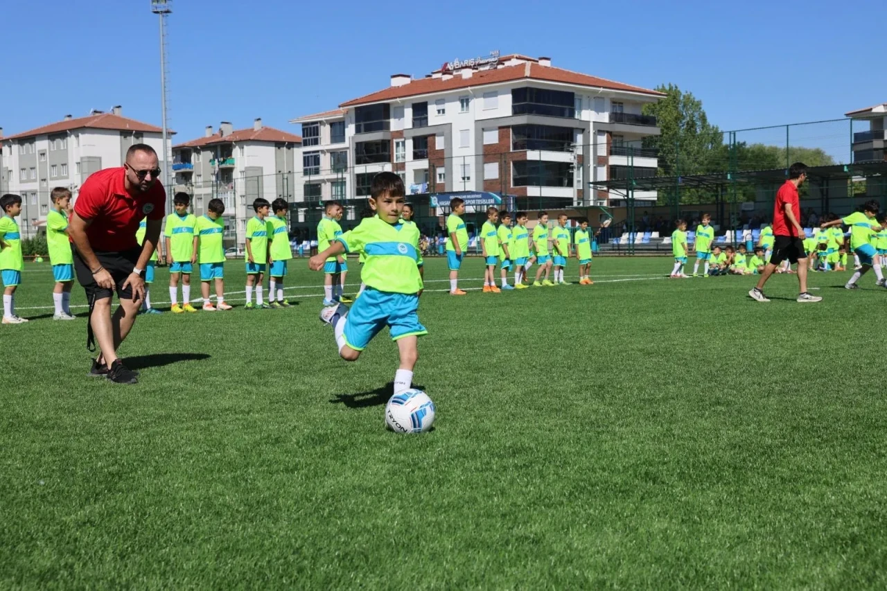 650 Çocuk 9 Branşta Spor Yapıyor