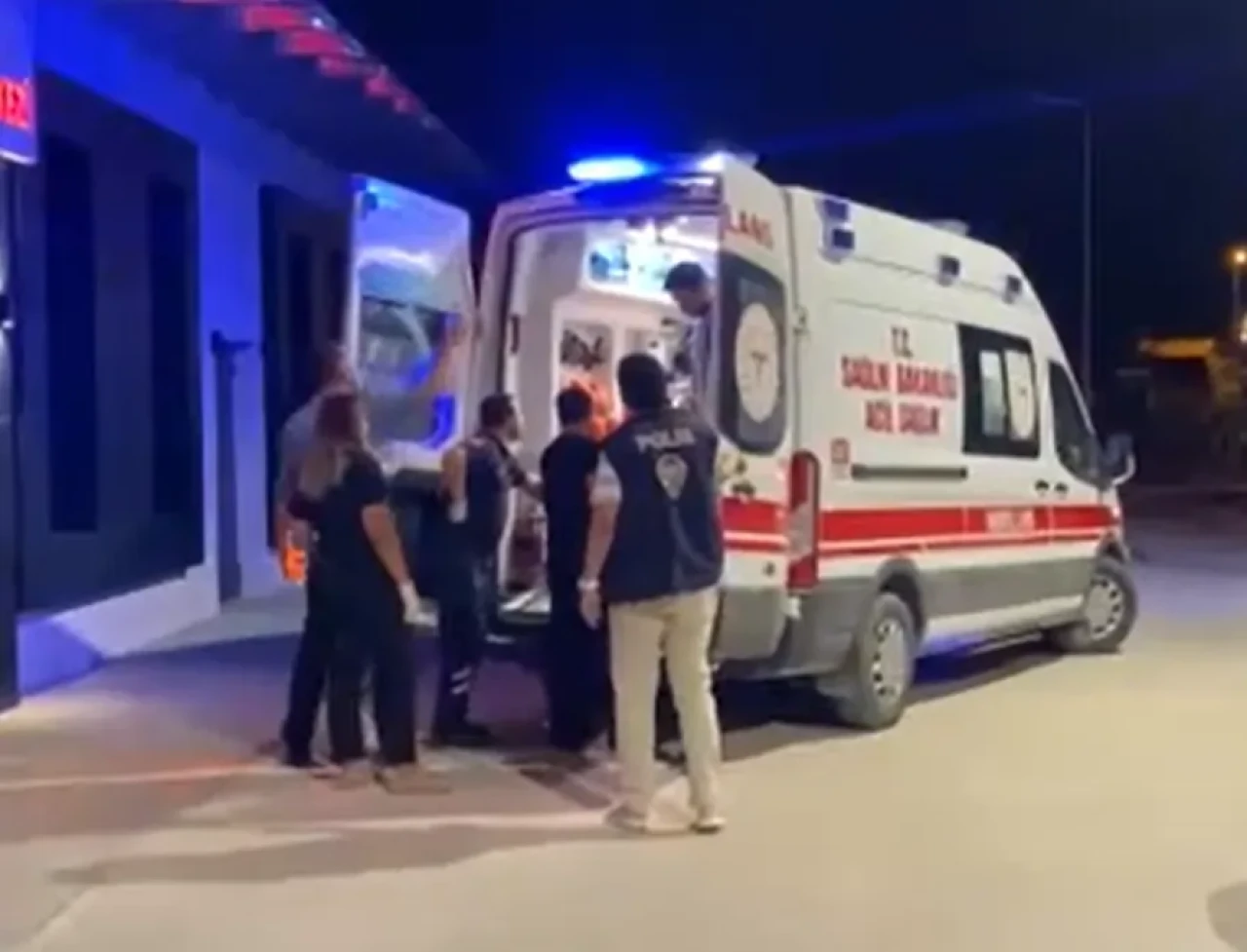 Cenazeleri mağaradan çıkarmışlar, birbirlerine sarılmışlar