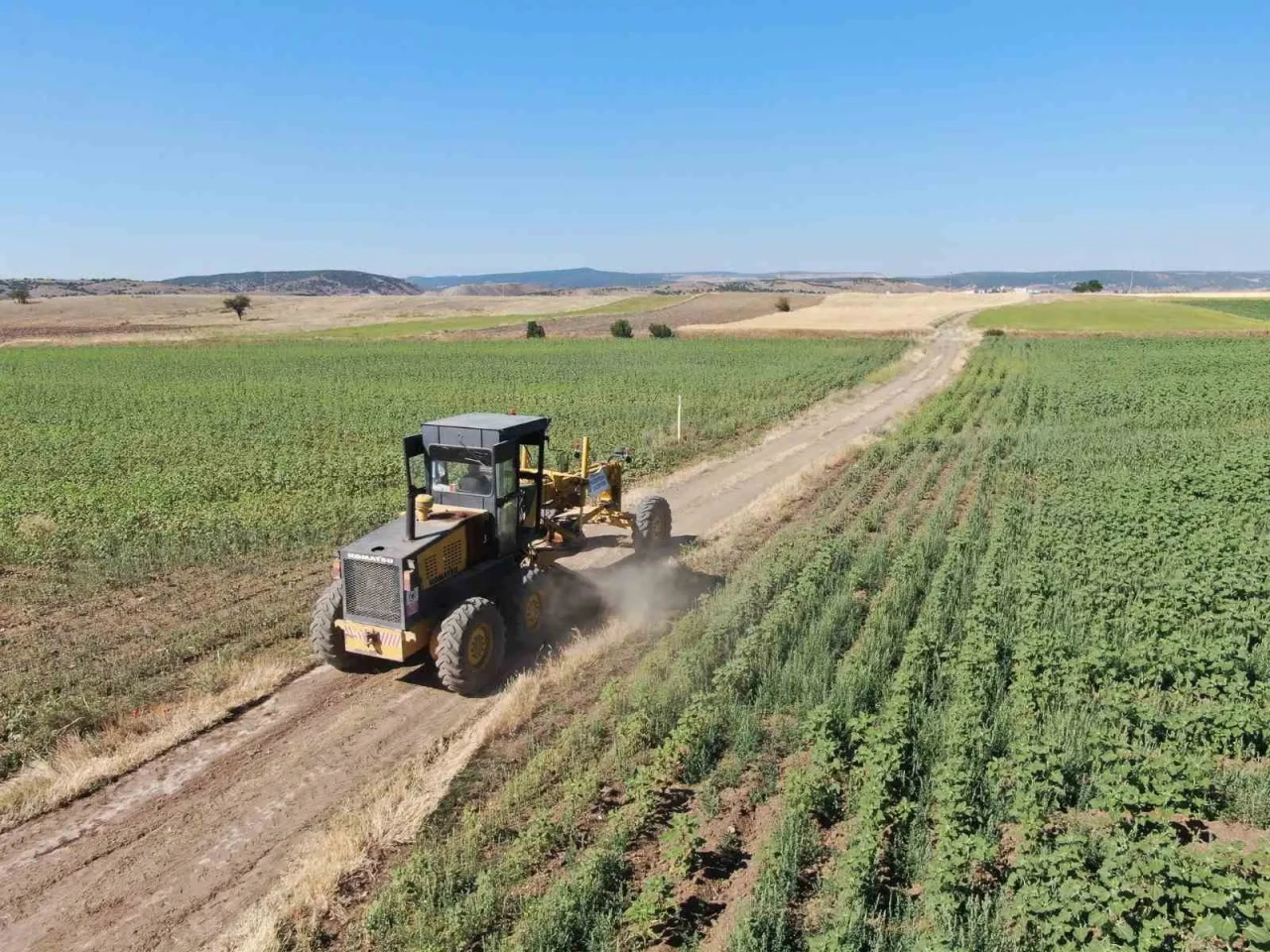 İnönü’de Hasat Öncesi Çiftçiye Yol Desteği
