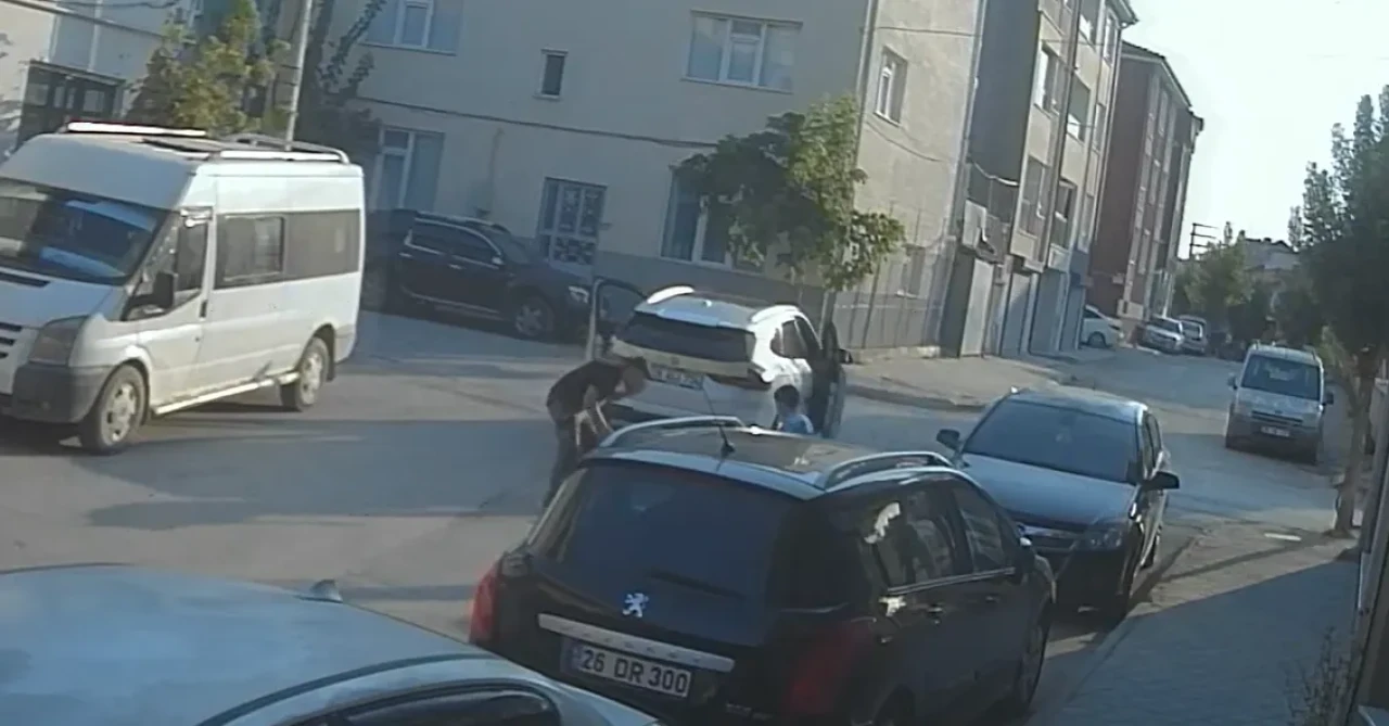 KÜÇÜK ÇOCUĞUN ÖLÜMÜNE NEDEN OLAN FECİ KAZA GÜVENLİK KAMERASINA ANBEAN YANSIDI .... İŞTE DETAYLAR