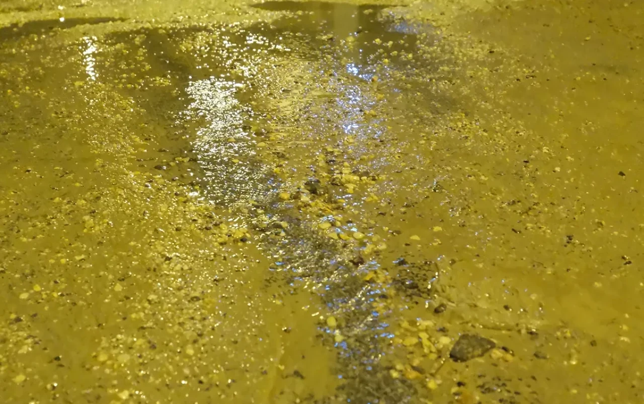 Bu mahallede patlayan boru kabusu bitmek bilmiyor