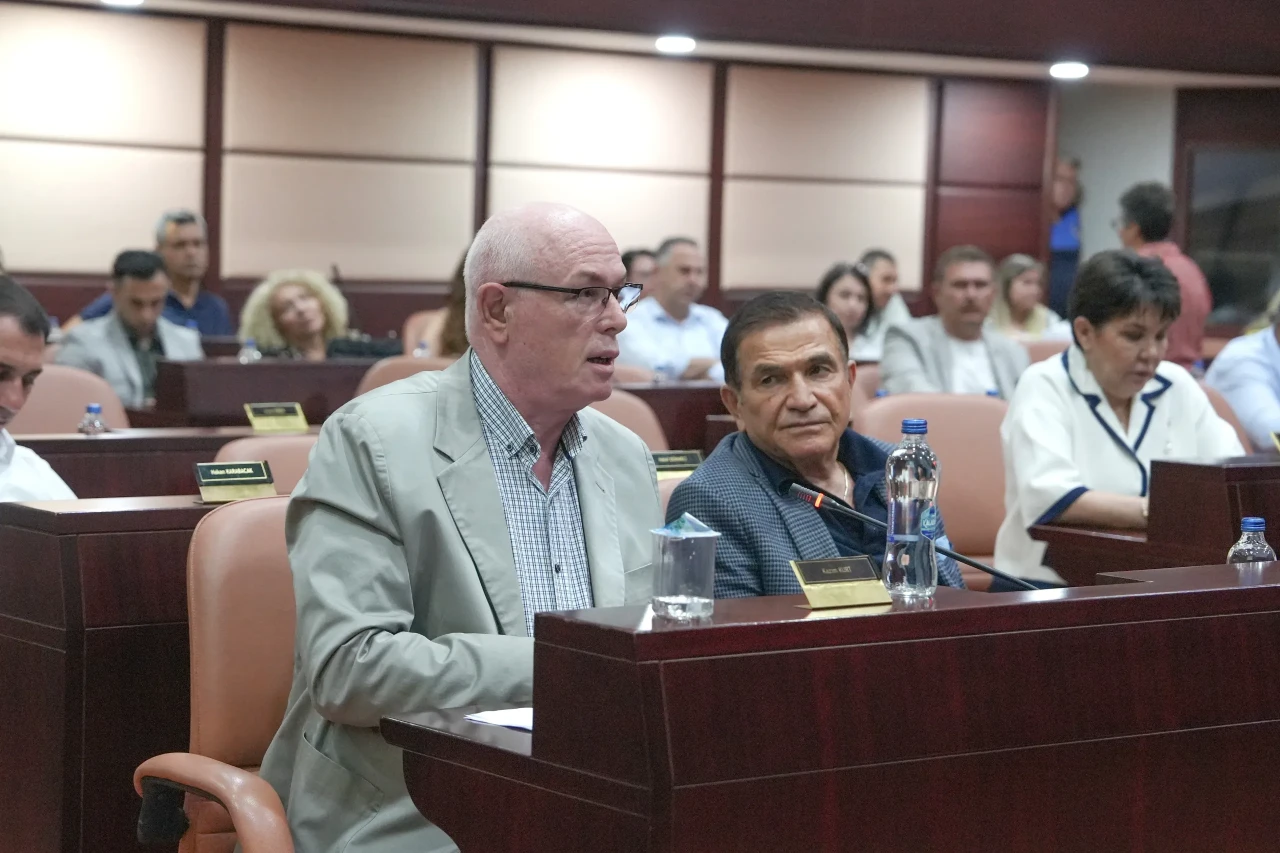 Kazım Kurt’tan Çarpıcı Çıkış: “Bu hırs, bu kin neden? Bu kaostan kim besleniyor?”