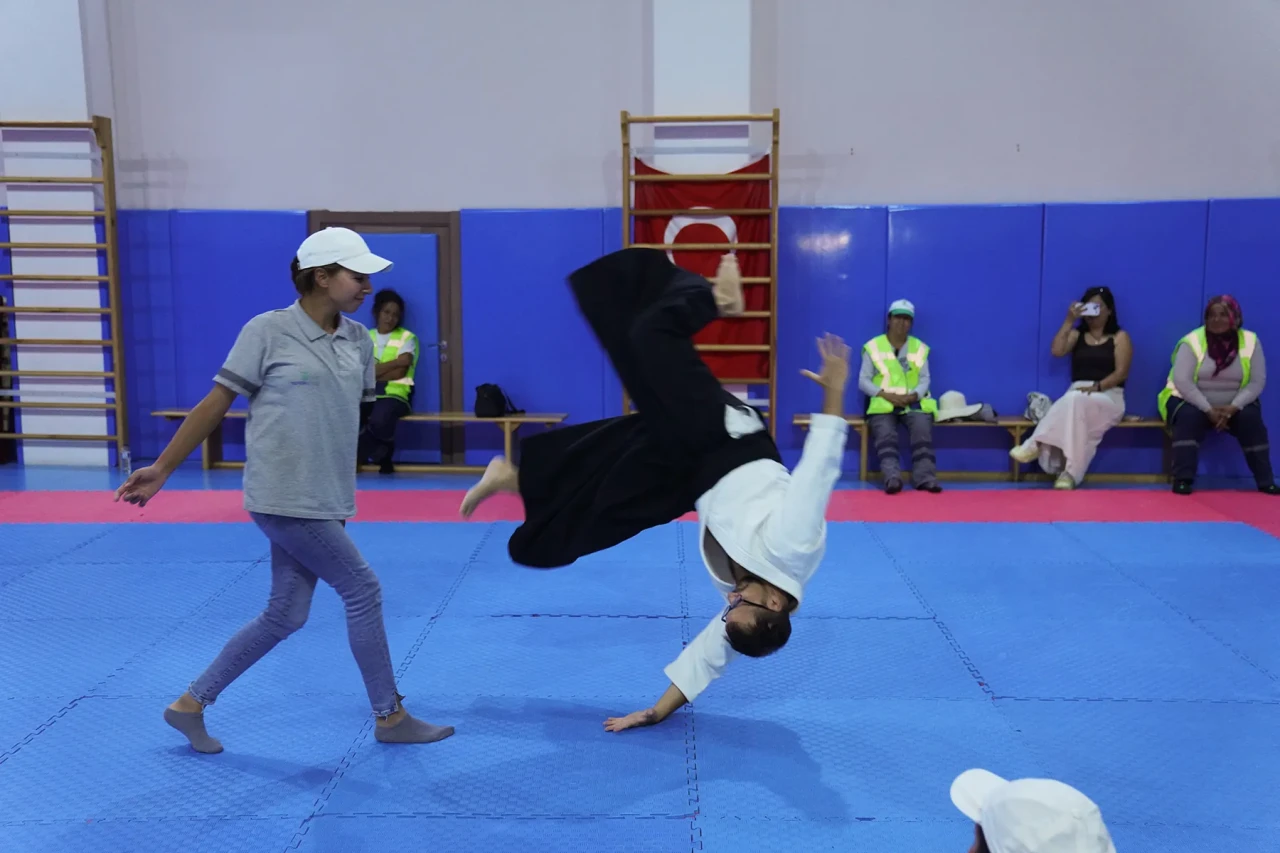 “Tepebaşı’nda Kadın Personeline Aikido Eğitimi”