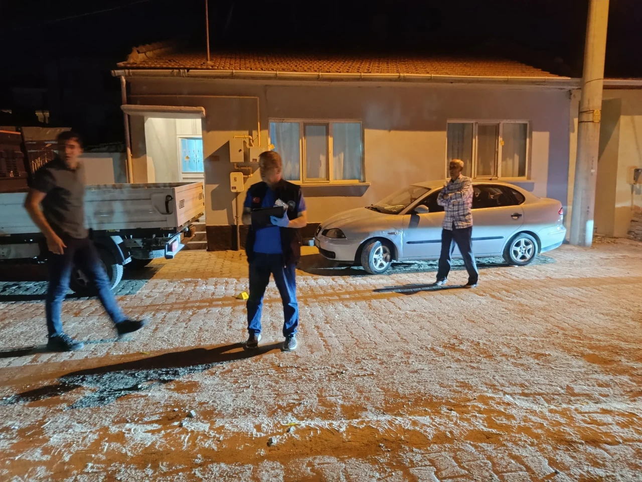 KADES’e basan kadının bulunduğu eve kurşun yağdı