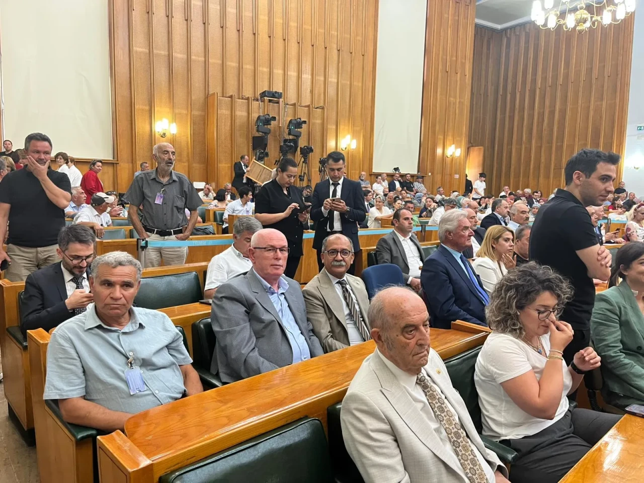 Kazım Kurt, TBMM Grup Toplantısında: “Demokratik Türkiye İçin Buradayız”