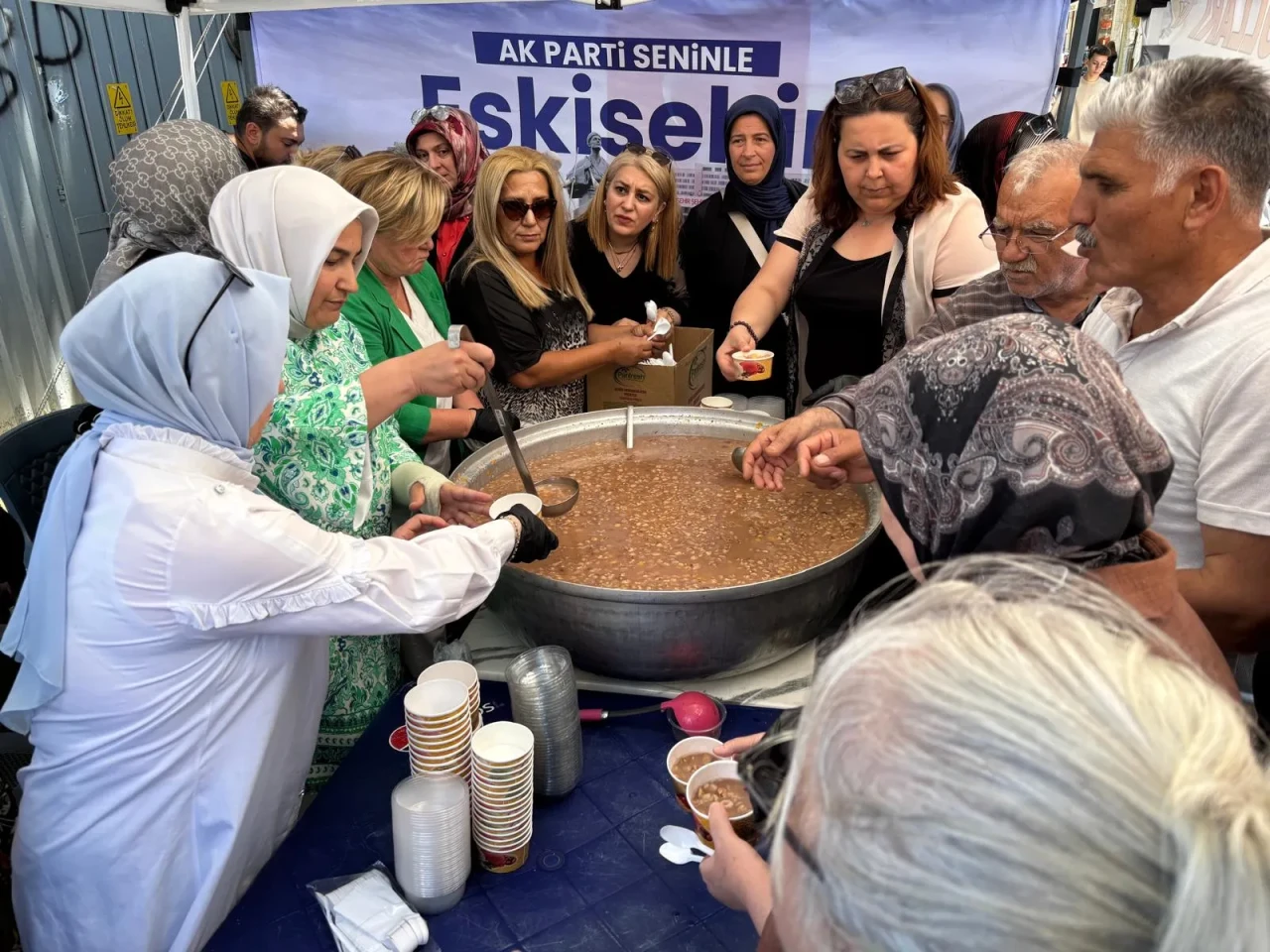 AK Parti Eskişehir’de Muharrem Bereketini Paylaştı