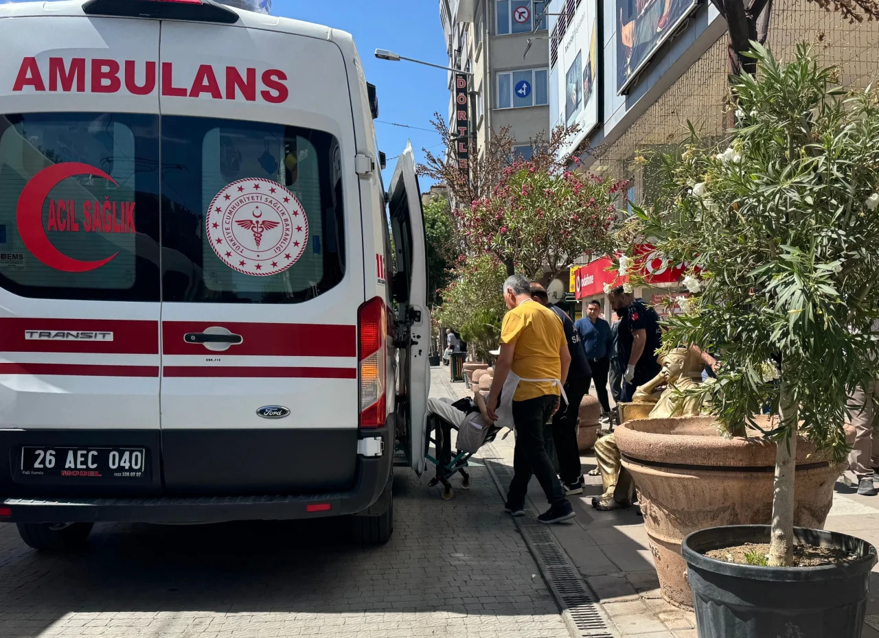 Dengesini Kaybetti, Yere Düştü
