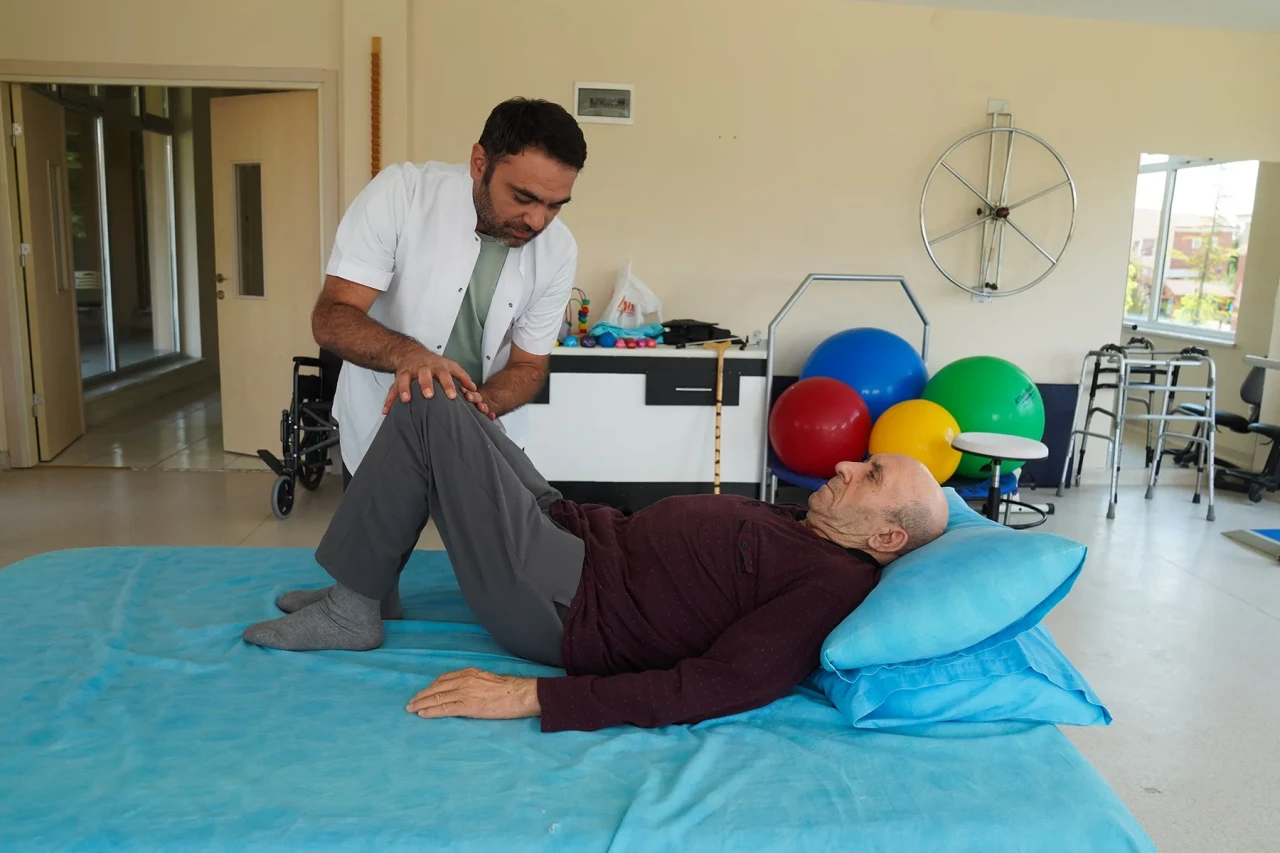 Tepebaşı Belediyesi’nden Alzheimer Hastalarına ve Engelli Bireylere Fizyoterapi Desteği