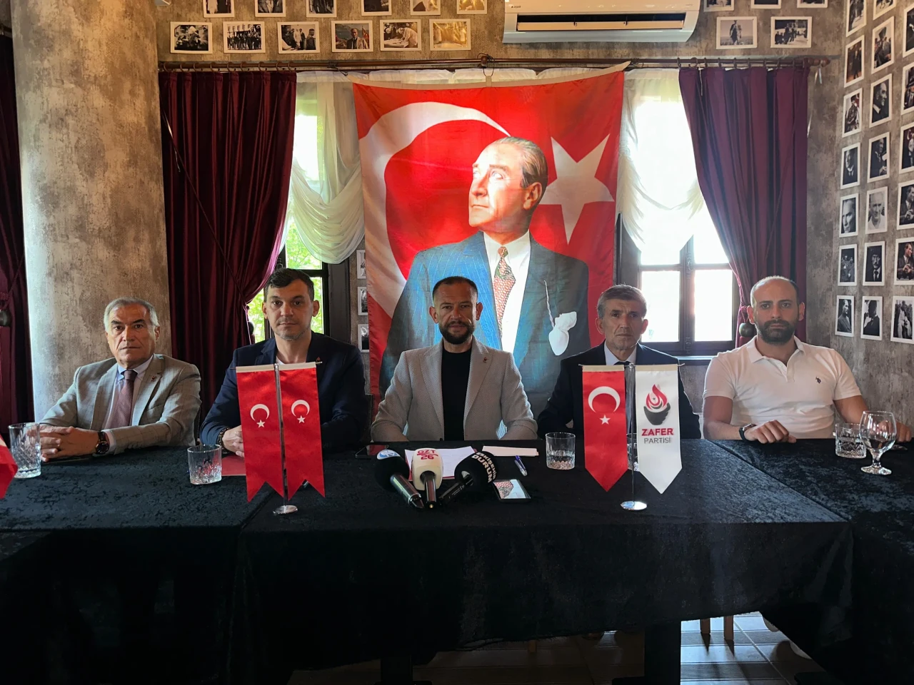 Meclis Üyesi"Türkiye’yi cehennemden çıkaracak tek kaptan Özdağ"