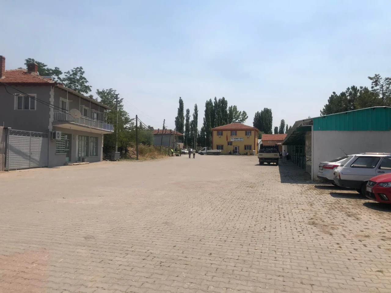 Köy Meydanında Hazırlıklar Sürüyor