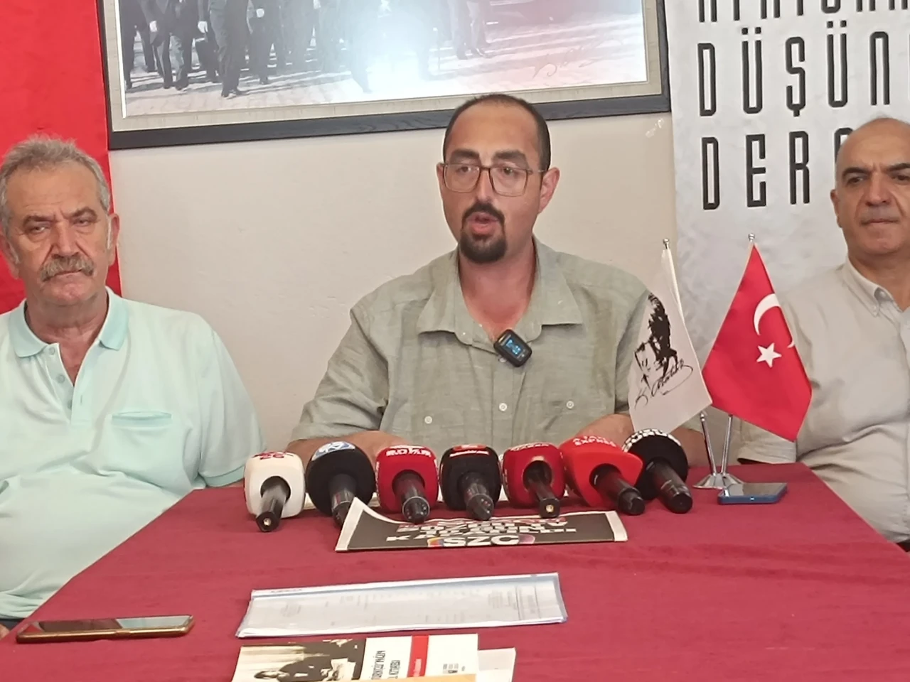 “Ya Atatürk’ün Aydınlığı, Ya Orta Çağ Karanlığı!”