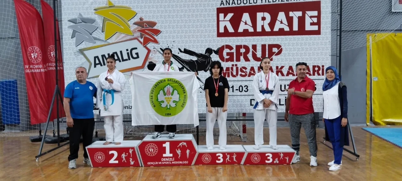 Eskişehirli Karateciler Denizli’de Analig Grup Müsabakalarında Dereceye Girdi
