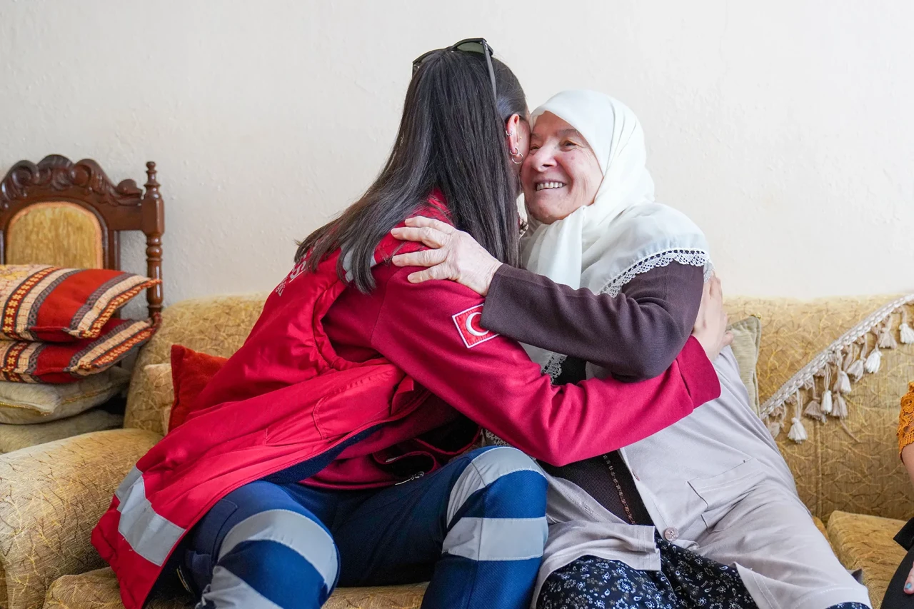 Tepebaşı’nın Şefkat Eli Binlerce Eve Ulaştı: TEBEV’den 6 Ayda Büyük Destek