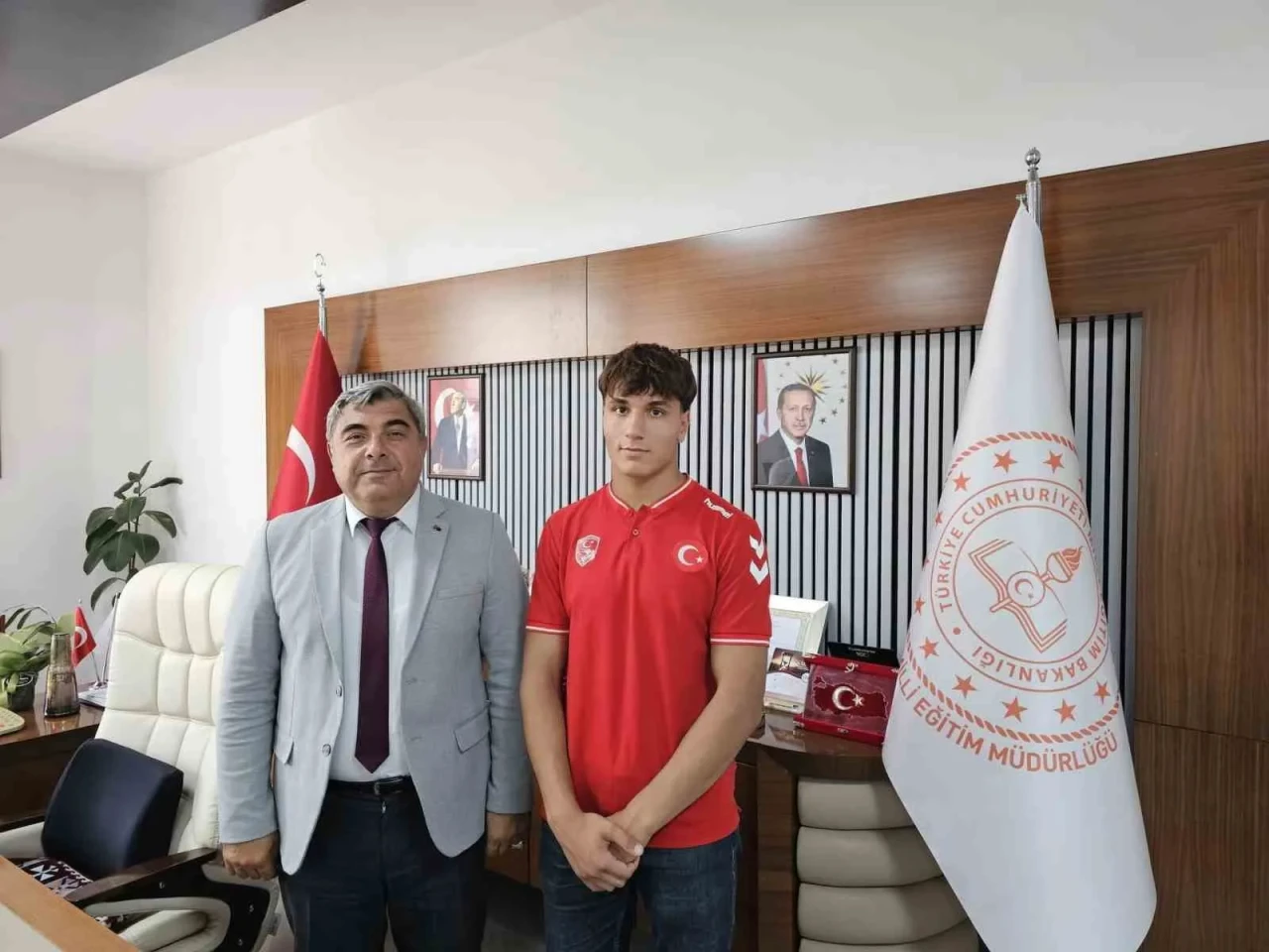 Kırkpınar Şampiyonu Selahattin Can’dan İl Milli Eğitim Müdürü’ne Ziyaret