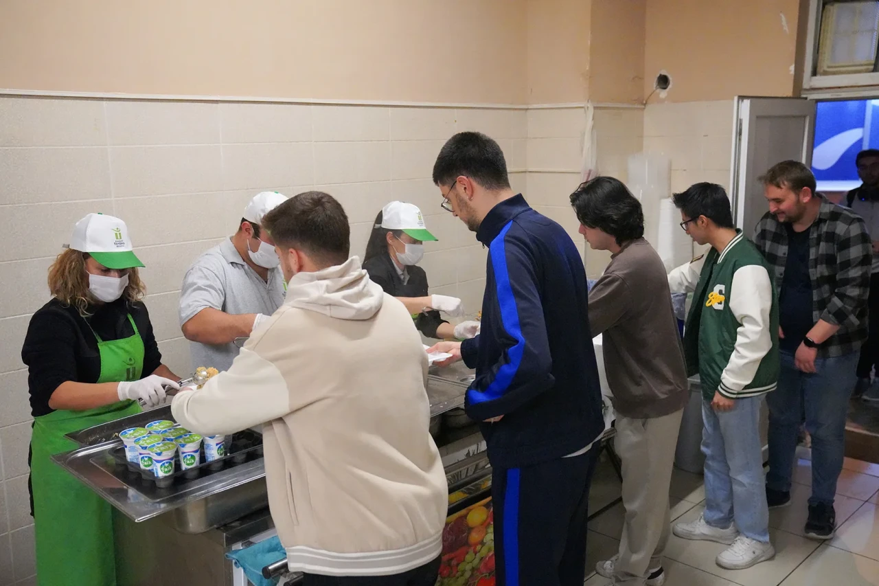 Tepebaşı Belediyesi’nin Ücretsiz Yemek Desteğinden 12 Bin Öğrenci Faydalandı