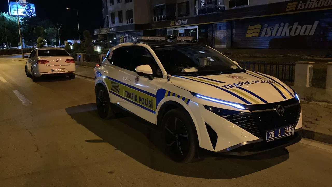 Arkadaşı Yanında Alkol Almaya Devam Etti
