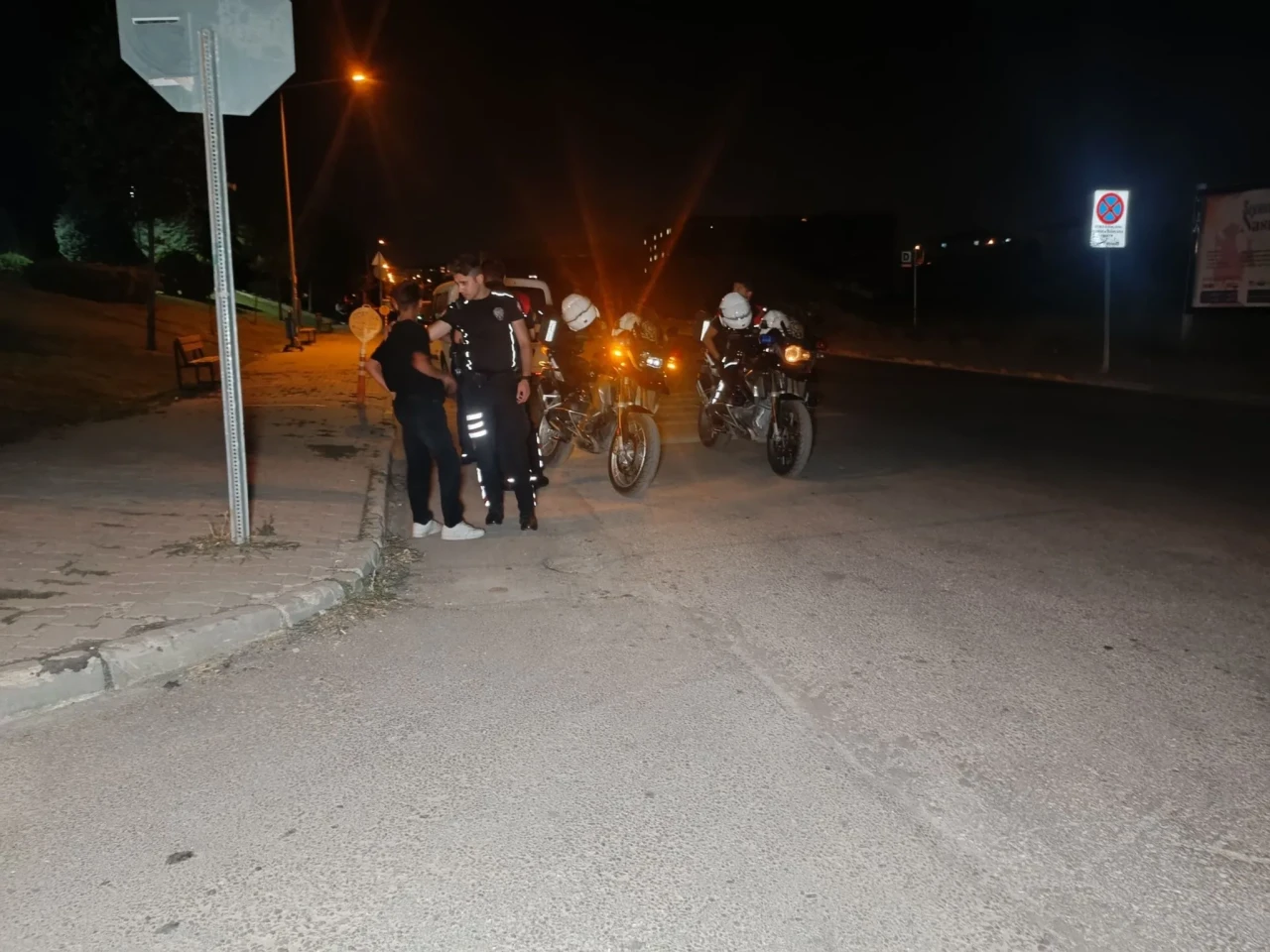 Mithat Körler Parkı’nda kavga: İki çocuk bıçaklandı, polis şüpheliyi arıyor