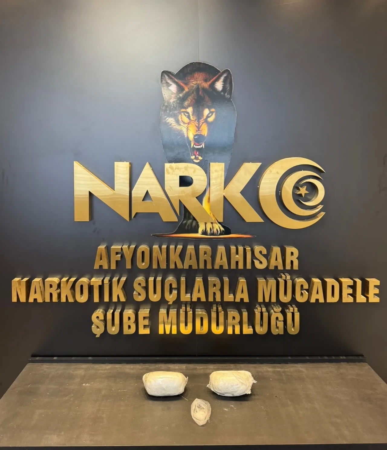 Afyonkarahisar’da Aracın Kapı Döşemesinde Uyuşturucu Ele Geçirildi