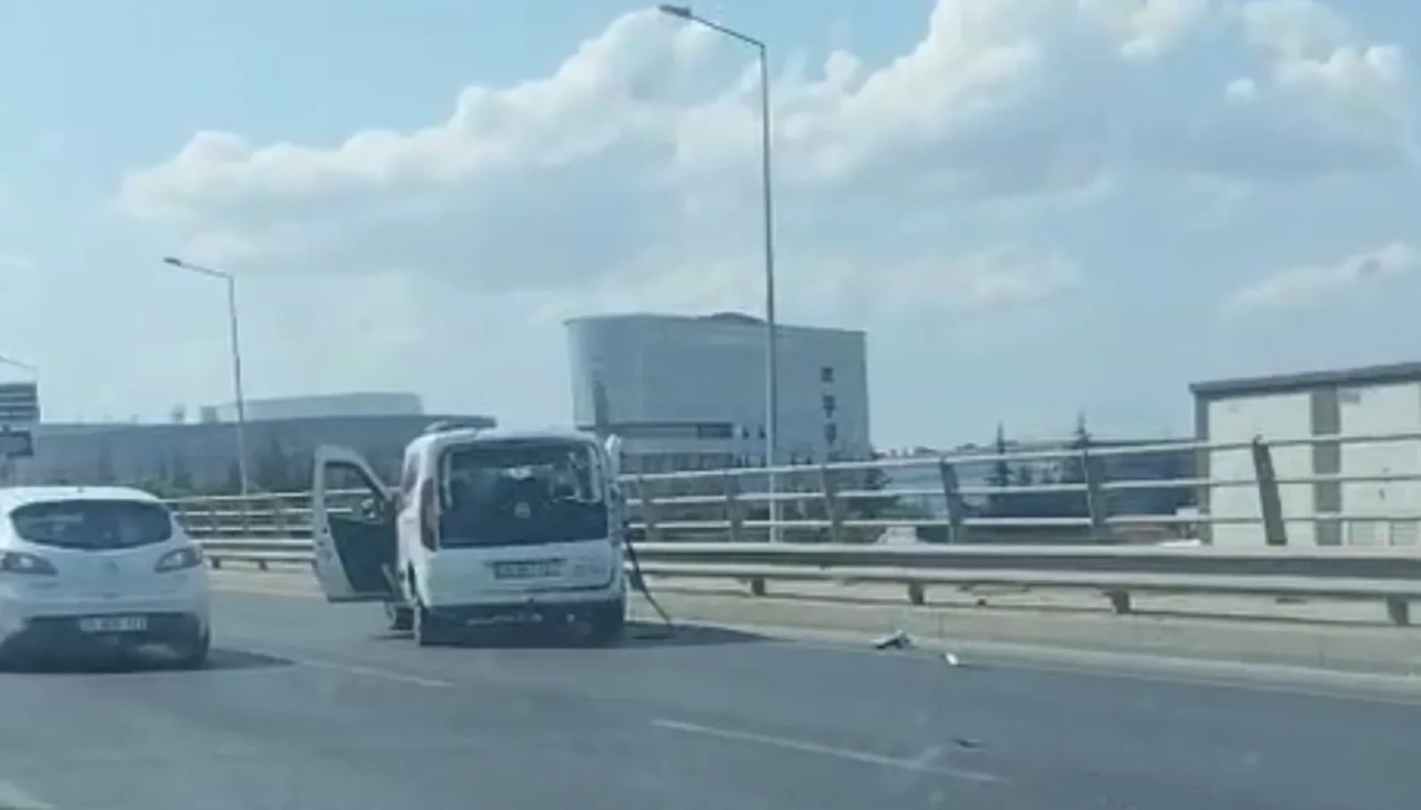 Eskişehir’de köprü üstünde trafik kazası: Kamyon ile otomobil çarpıştı