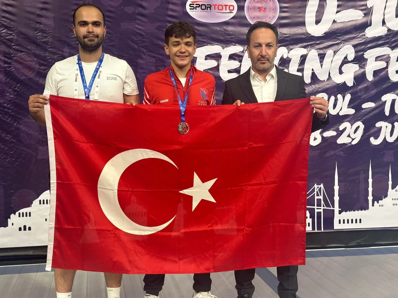 Eskişehirli Sporcu Semi Mermutluoğlundan U14 Eskrim Festivalinde Gümüş Madalya
